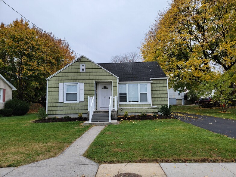 Building Photo - 100 E Elm St