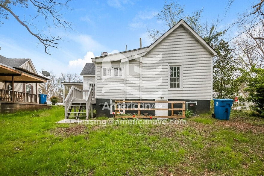 Building Photo - 122 W 12th St