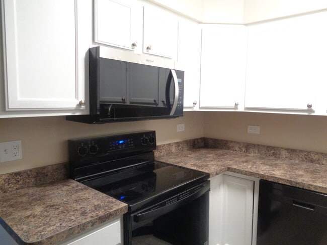 Building Photo - 10442 Brooks Ln