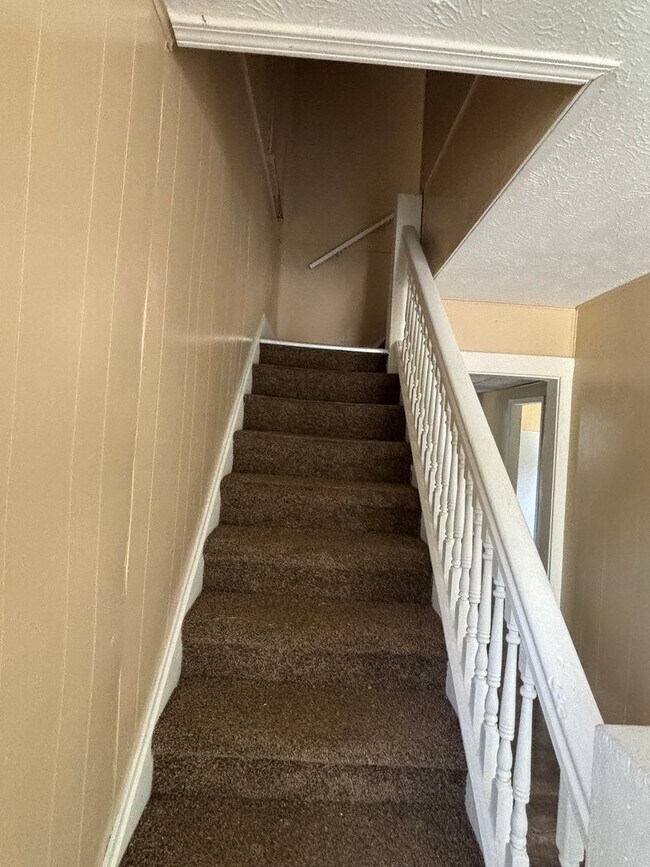 Building Photo - section 8 welcome, 4 bedroom, 1 bathroom s...