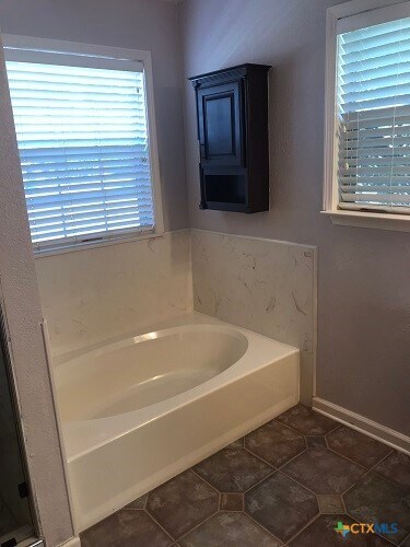 Building Photo - 419 Tomahawk Dr