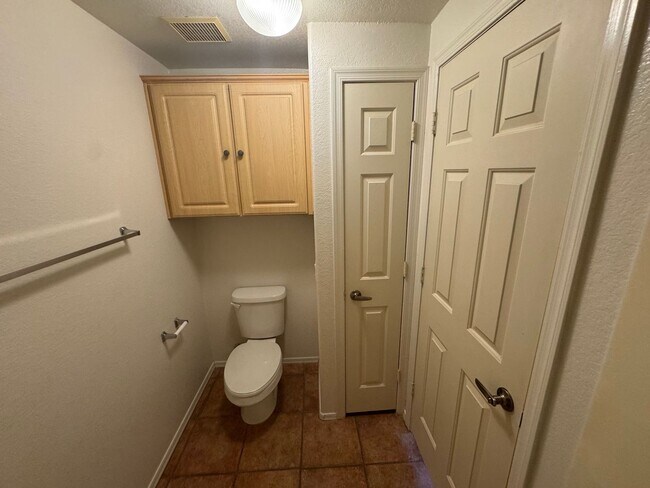 Building Photo - 2 Bedroom - 2 Bath - Garage - 940 Sq. Ft. Condo Tempe Town Lake Condos