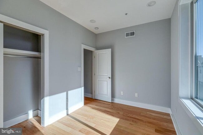 Building Photo - 2636 Latona St