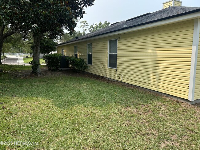 Building Photo - 13555 Ashford Wood Ct W