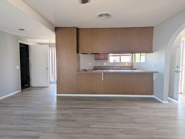 Building Photo - 2373 Oahu Ln