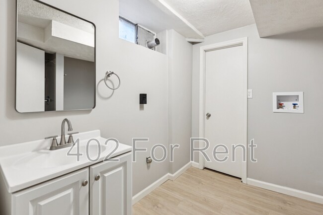 Building Photo - 3823 Saratoga St