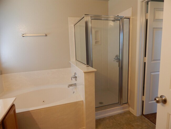 Building Photo - 601 Cattail Cir