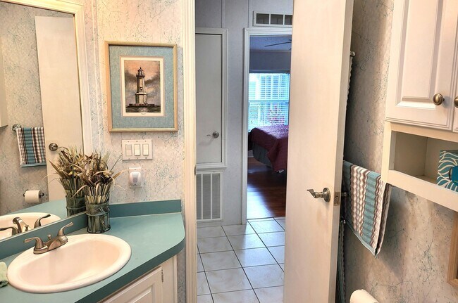 Building Photo - 8403 Delphinium Ct