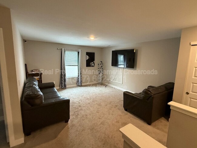 Building Photo - 8754 Laurelton Pl