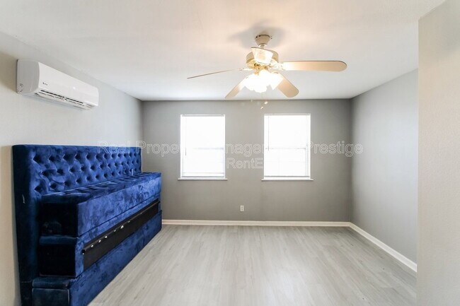 Building Photo - 610 Avenue H