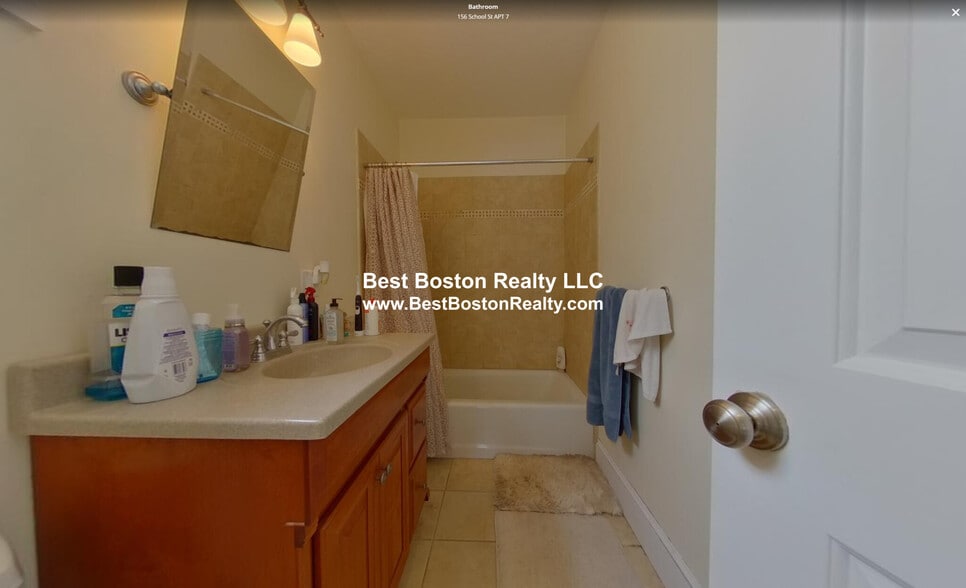 Building Photo - 156 School St