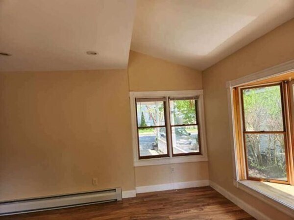 Building Photo - 291 Main St