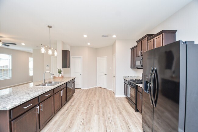 Building Photo - 22707 Bolanzo Ln