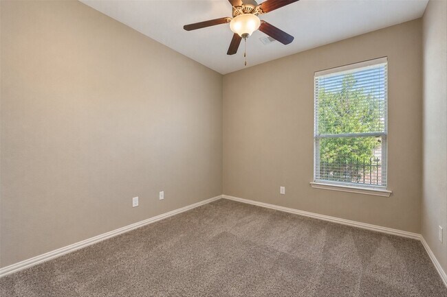 Building Photo - 42 Black Swan Ct
