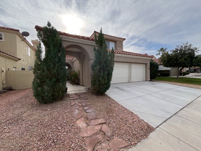 Building Photo - Encounter the ultimate luxury living experience with this 4-bedroom, 2197 sq ft house
