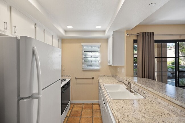 Building Photo - Cozy 1 Bed 1 Bath San Clemente Apartment