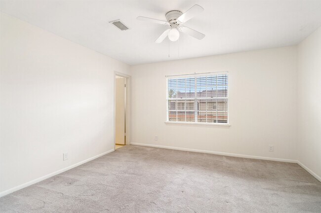 Building Photo - 6332 Chevy Chase Dr