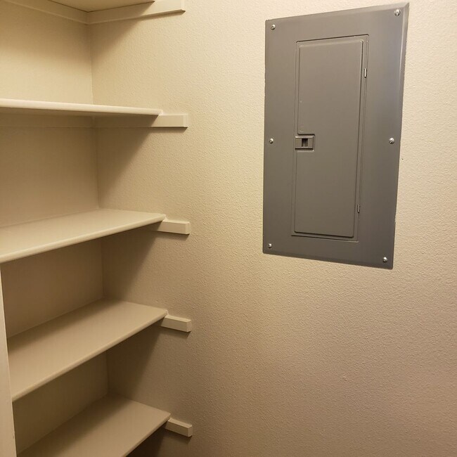 Building Photo - AB1488