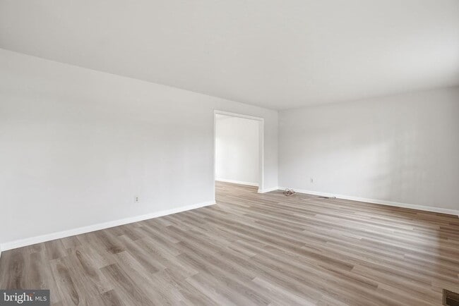 Building Photo - 9713 Waterline Dr