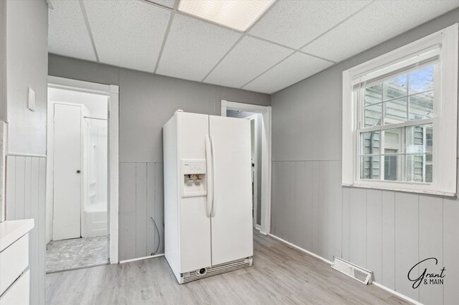 Building Photo - Two Bedroom Home in St Clair Shores - $1,400
