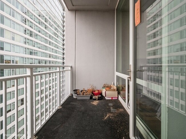 Building Photo - 170 W Polk St