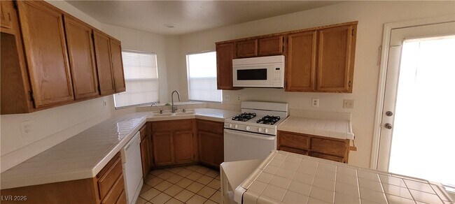 Building Photo - 6561 Avon Ct