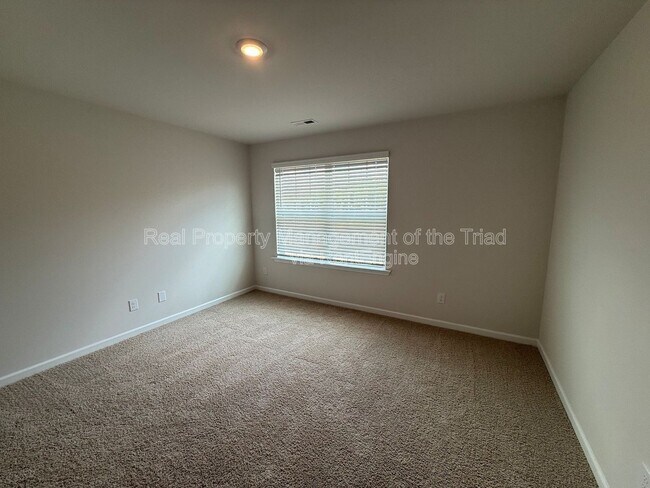 Building Photo - 1112 Broholmer Ln
