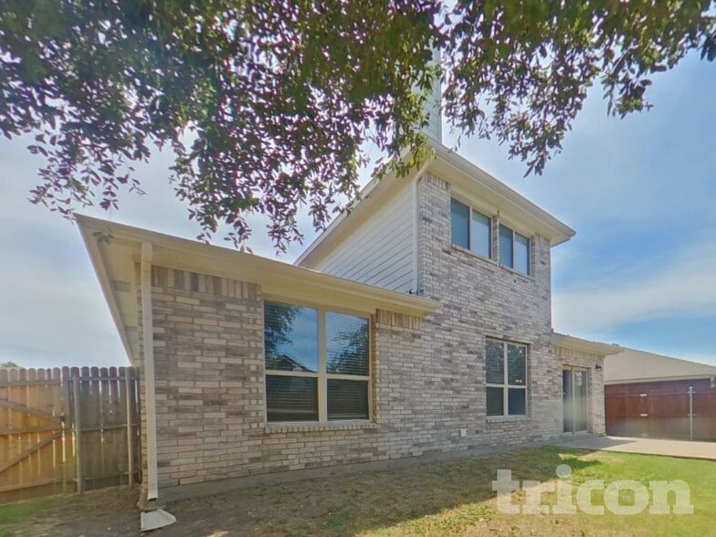 Building Photo - 3005 Glenrose Dr