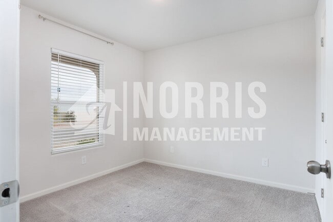 Building Photo - Beautiful New Home in Arizona City