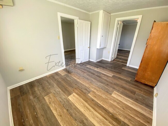 Building Photo - Cozy 2-Bedroom House in Iowa, LA