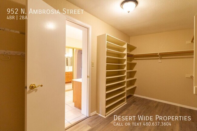 Building Photo - Beautiful 4 Bedroom, 2 Bath on the Golf Co...