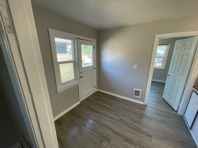 Building Photo - 2135 Eberlein Ave