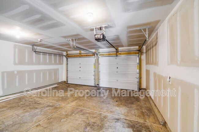 Building Photo - 12915 Hill Pine Rd