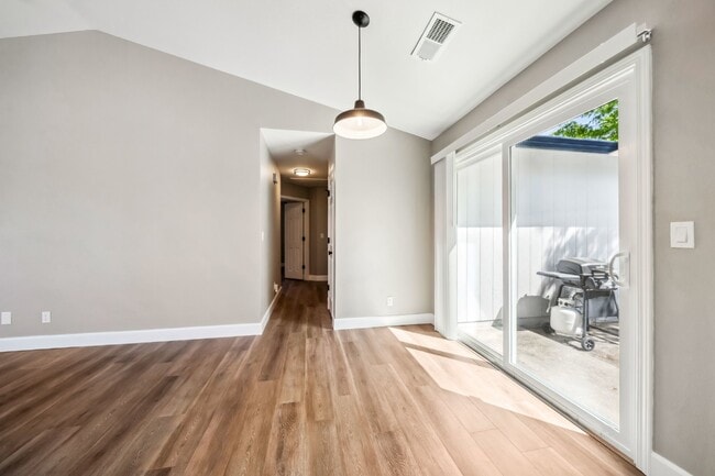 Building Photo - 3/2 Fully Updated with Fenced Yard/Dog Friendly/ Close to Everything central Redding
