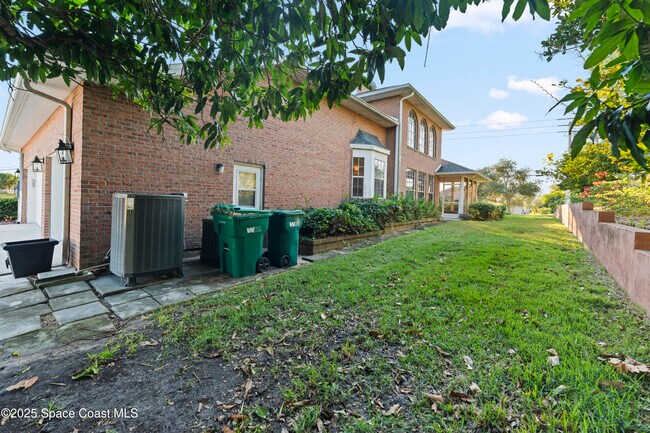 Building Photo - 500 Hidden Hollow Dr