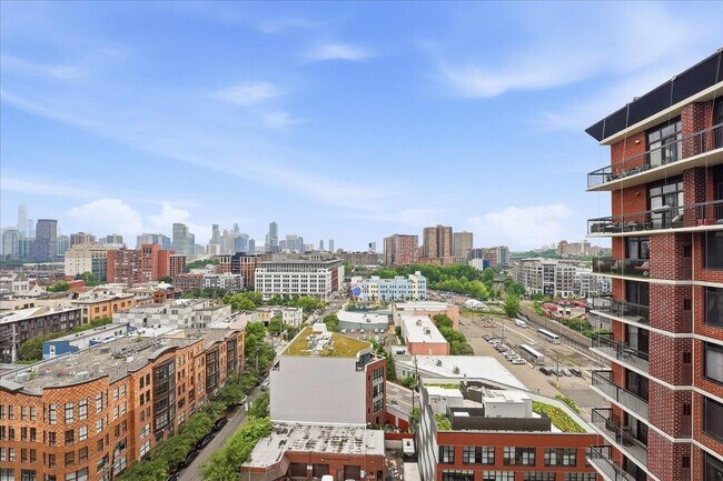 Building Photo - 700 1st St