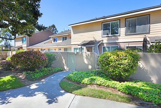 Primary Photo - 7912 Rainbow Cir