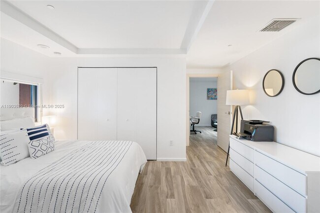 Building Photo - 801 S Miami Ave