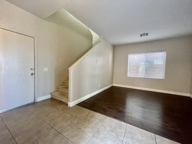 Building Photo - SPACIOUS 3 BEDROOM + LOFT | SILVERSTONE RANCH | GILCREASE ORCHARD VIEWS