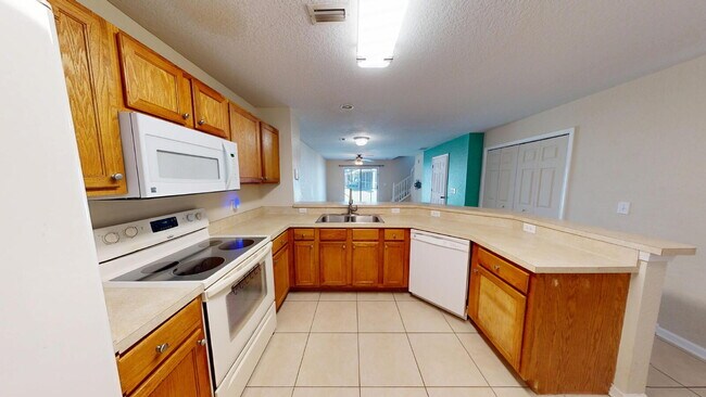 Building Photo - "Charming 2-Bed, 3-Bath Townhouse Retreat in Jacksonville - 1,176 Sq. Ft. of Comfort and Style!"