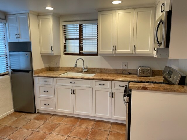 Building Photo - 1855 N Kingsley Dr