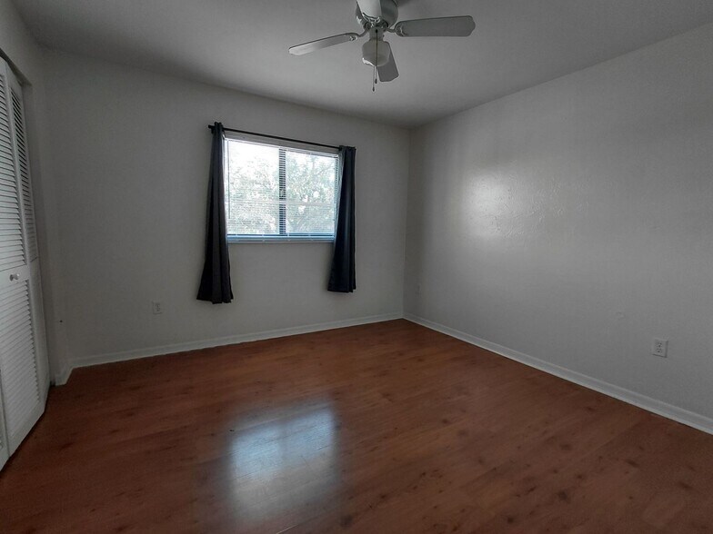 Building Photo - 4920 Chiquita Blvd S