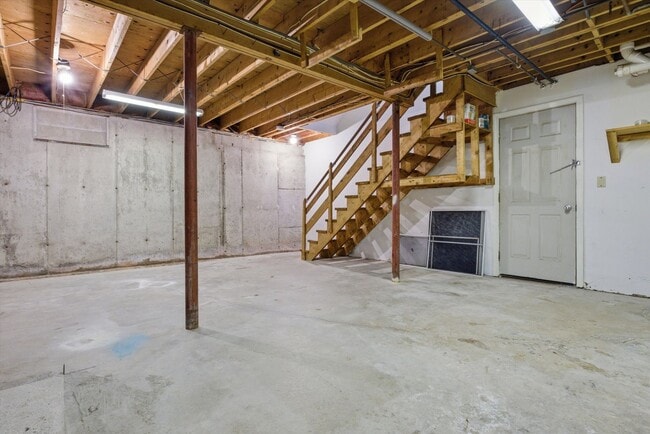 Building Photo - 888-890 Belmont Street