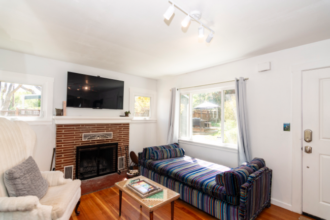 Building Photo - 671 Siskiyou Blvd