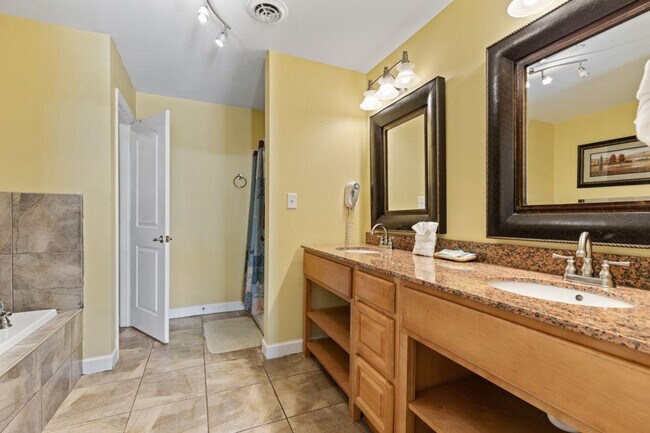 Building Photo - 1410 Hurley Dr