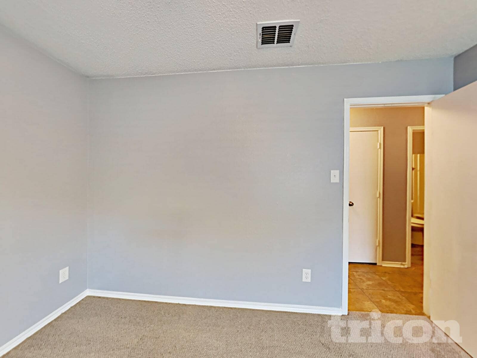 Building Photo - 2147 Edgewood Dr