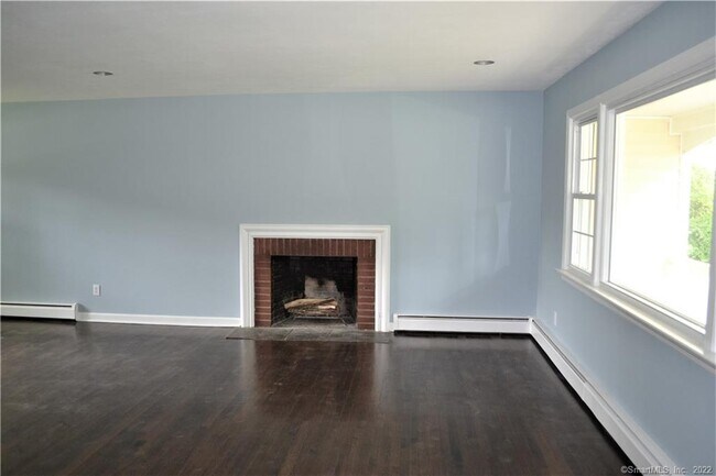 Building Photo - 4 Oriole Dr