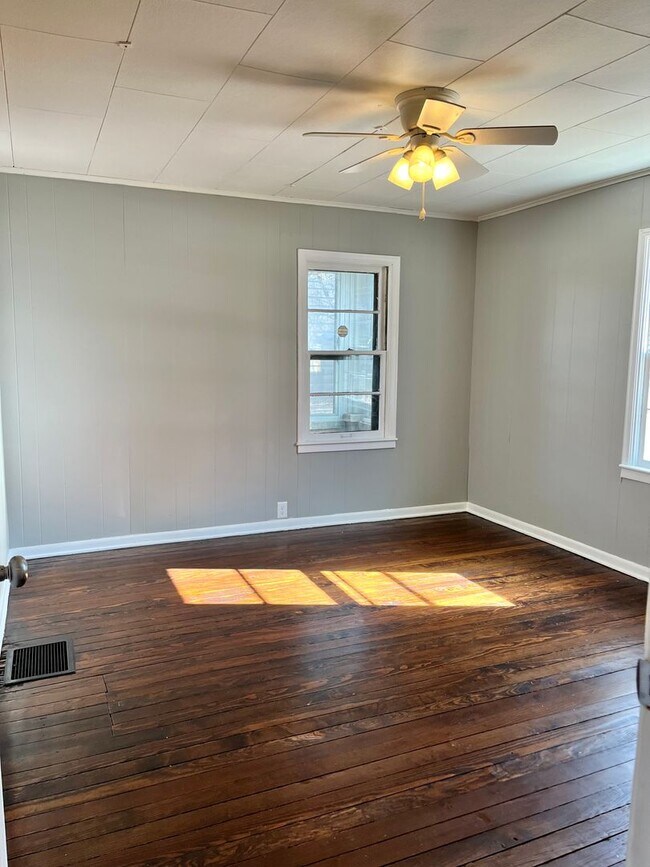 Building Photo - Spacious single family home in Independenc...