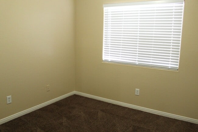 Building Photo - Silver Creek Home