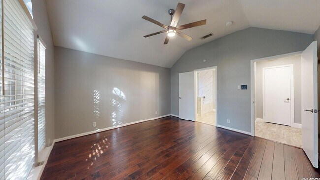 Building Photo - 1009 Crimson Cove Dr